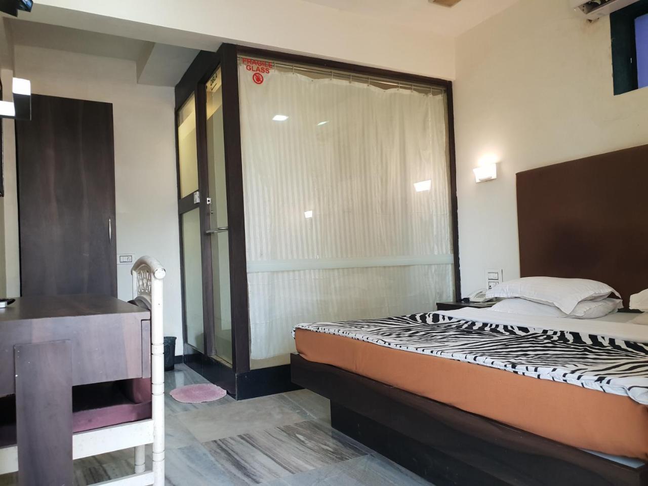 Hotel Milan International Мумбаи Экстерьер фото