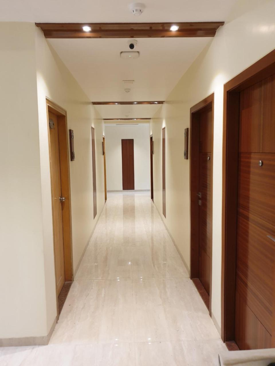 Hotel Milan International Мумбаи Экстерьер фото